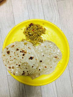 A picture of Roti (Indian Bread).