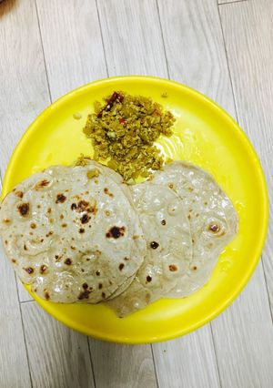 A picture of Roti (Indian Bread).