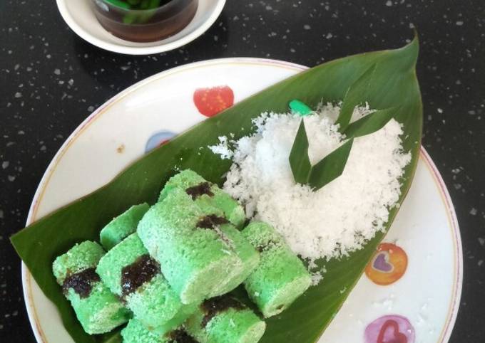 Kue putu bambu simple