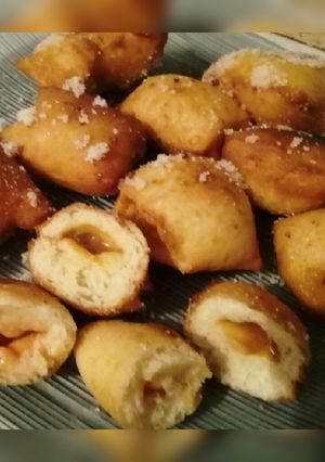 Una foto de Cuadraditos Rellenos de dulce de leche 🍯 y Simples!