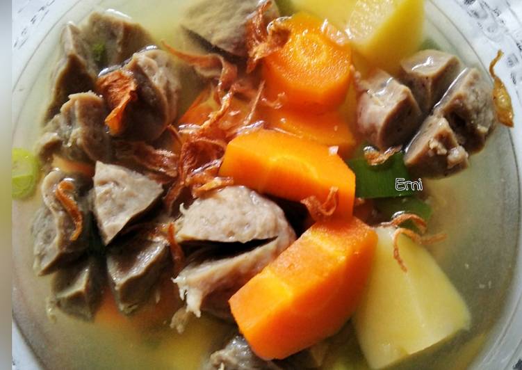 Bagaimana Menyiapkan Sup Bakso sederhana yang Bisa Manjain Lidah