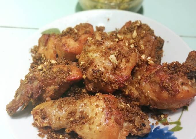 Langkah Mudah untuk mengolah Ayam goreng ala RM.Padang yang Bisa Manjain Lidah