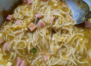 Una foto de Sopa de fideos