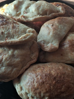 Una foto de Empanadas caseras de jamón y queso 🧀