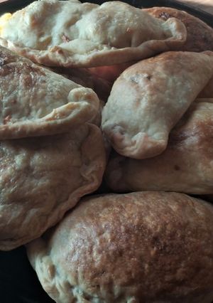 Una foto de Empanadas caseras de jamón y queso 🧀