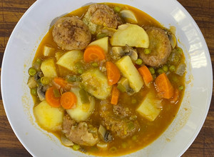 Foto principal de Guiso con Albóndigas de Bacalao de la Abuela Paqui