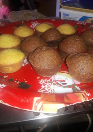 Una foto de Muffins (chocolate y clásico!)