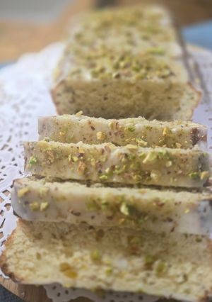 A picture of Lemon pistachio cake.