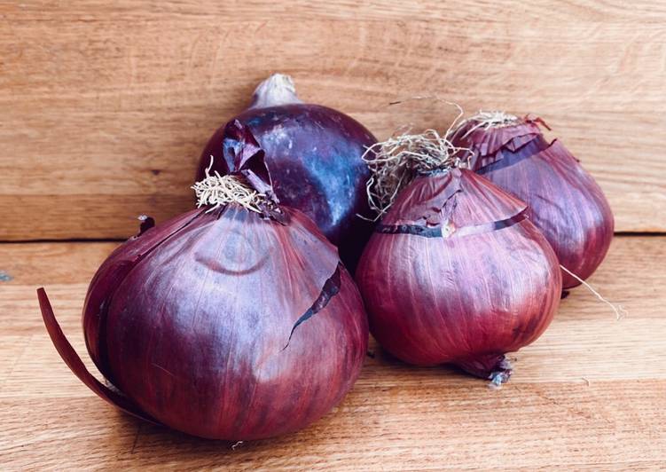Step-by-Step Guide to Prepare Favorite Red Onion Soup with Vegan Blue Cheese 🌱 (&amp; sourdough crouton)