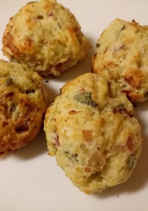 A picture of Pancetta stuffing balls 🎄.
