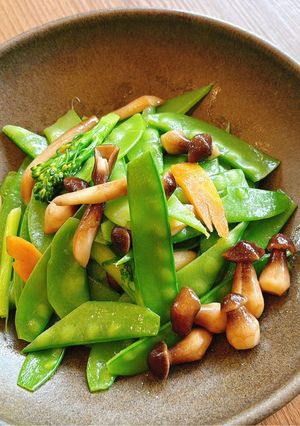 Hình của món Đậu Hà Lan xào nấm mối đen.
