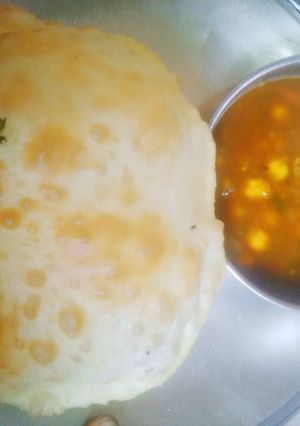 A picture of Punjabi bathura.