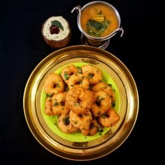 A picture of Medu Vada.