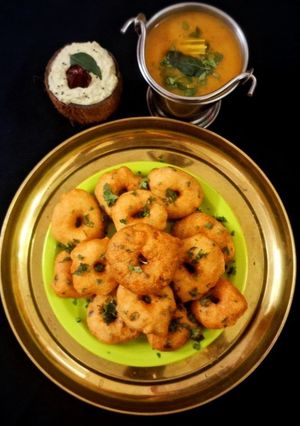 A picture of Medu Vada.