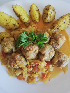Una foto de Albóndigas de ternera en salsa, con aromas de Manzanilla