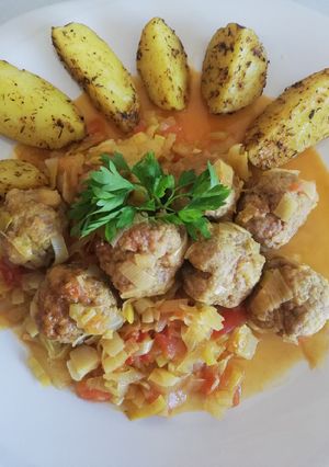 Foto principal de Albóndigas de ternera en salsa, con aromas de Manzanilla