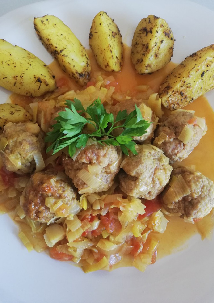 Una foto de Albóndigas de ternera en salsa, con aromas de Manzanilla