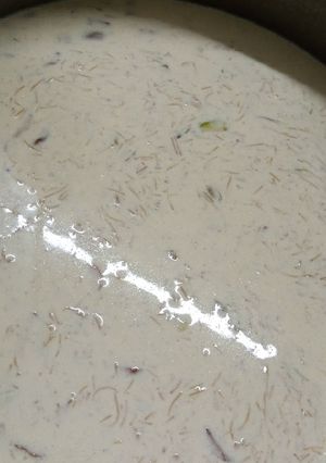 A picture of Sheer khurma.