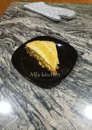 A picture of Chicken veggie pie.