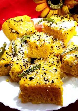 होटल जैसा स्वादिष्ट बेसन ढोकला (Hotel jaisa swadisht besan dhokla recipe in hindi) रेसिपी मुख्य फोटो