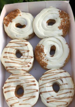 A picture of Ring glazed doughnuts.