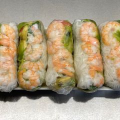A picture of Vietnamese summer rolls.
