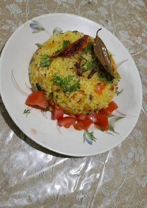 टोमॅटो राईस (Tomato rice recipe in marathi) रेसिपी चे मुख्य फोटो
