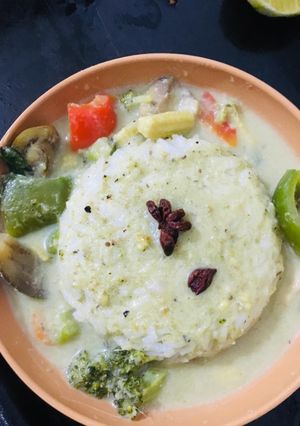 થાઈ ગ્રીન કરી (Thai Green Curry Recipe In Gujarati) રેસીપી મુખ્ય ફોટો