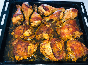 Una foto de Pollo asado al estilo peruano