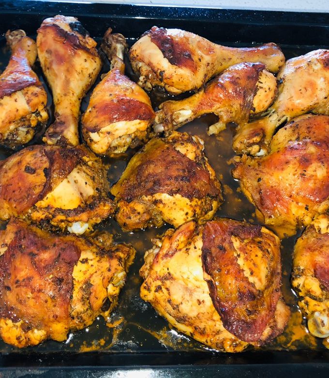Una foto de Pollo asado al estilo peruano
