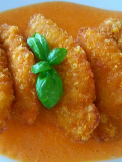 Una foto de Escalopines de pollo en salsa casera de tomate