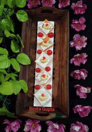सूजी बर्फी (Suji barfi recipe in Hindi) रेसिपी मुख्य फोटो