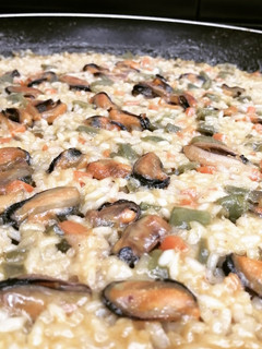 Una foto de Arroz con verduras y mejillones