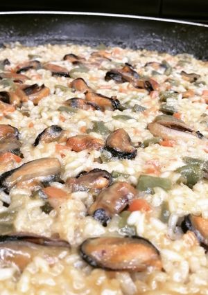 Una foto de Arroz con verduras y mejillones