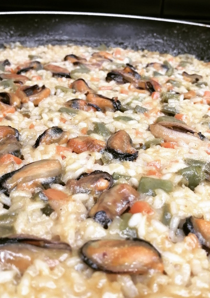 Una foto de Arroz con verduras y mejillones