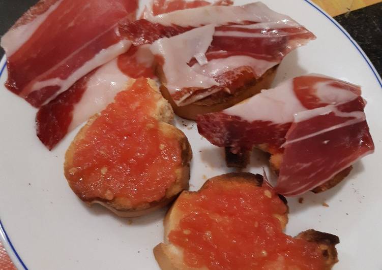 Pan tumaca con jamón