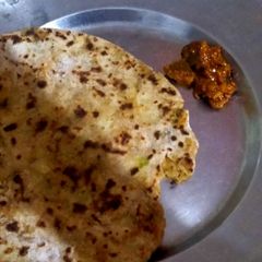 A picture of Aloo paratha.