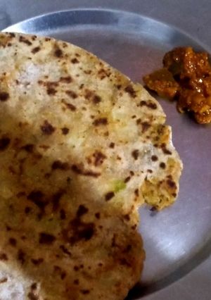 A picture of Aloo paratha.