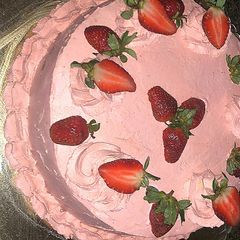 A picture of Strawberry cake #localfoodcontest_nairobi west.