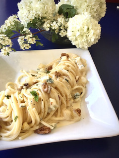 Una foto de Spaghetti con salsa de pera, gorgonzola y nueces