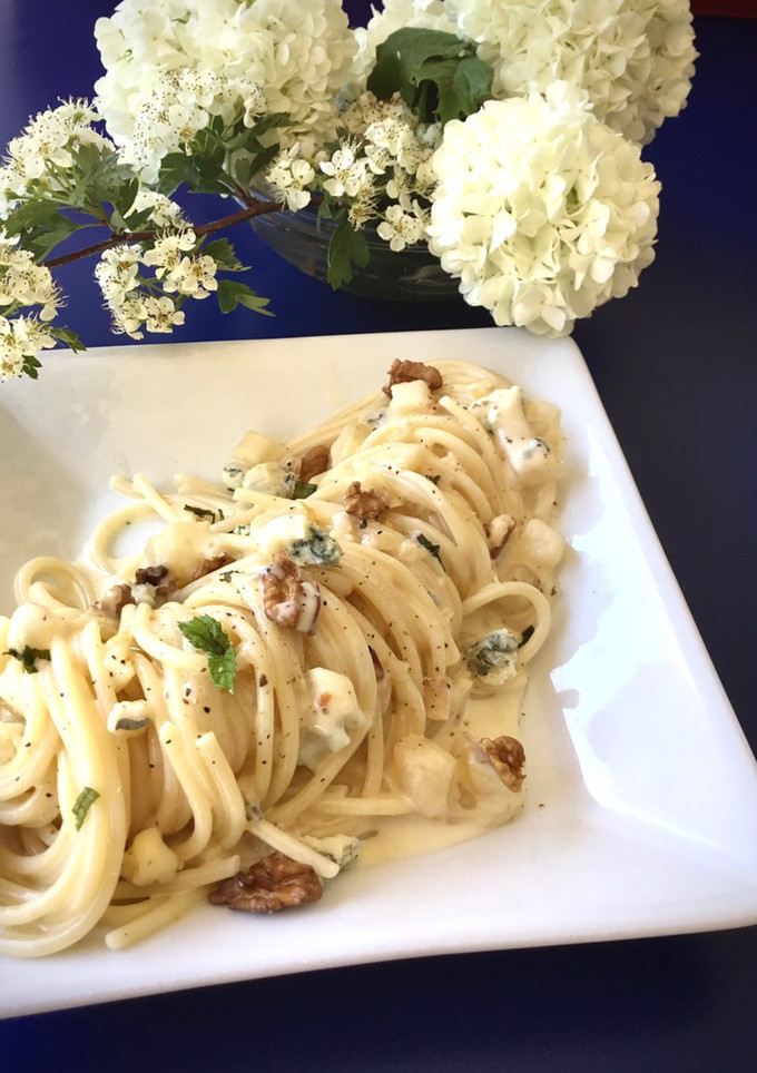 Una foto de Spaghetti con salsa de pera, gorgonzola y nueces