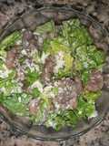 Ensalada de lechuga con gnocchis integrales y queso rallado