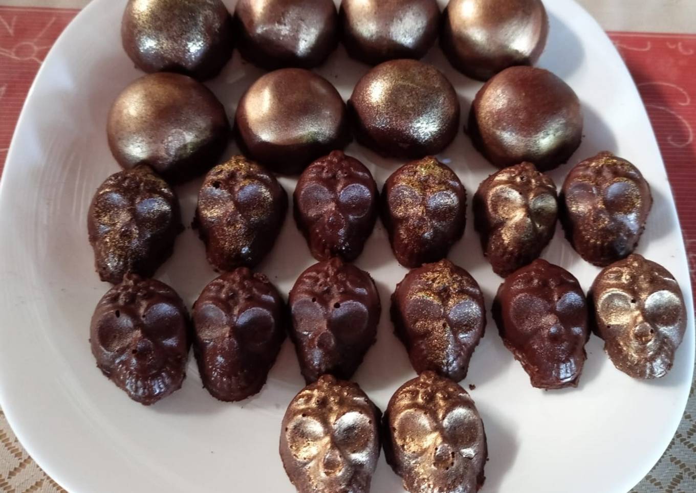 Bombones rellenos de ganache con cerezaš