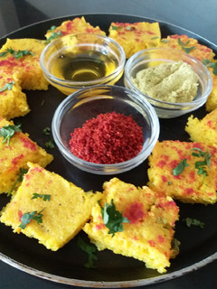 A picture of Live dhokla.