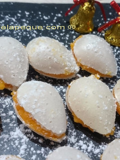 Una foto de Almendras rellenas de yema (thermomix)