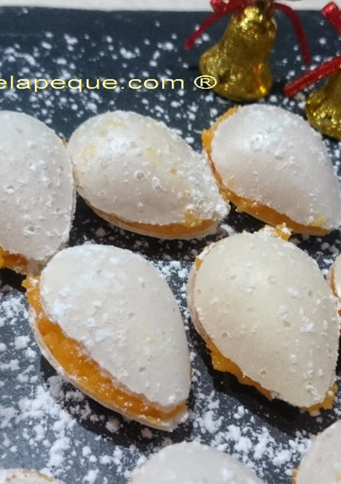 Una foto de Almendras rellenas de yema (thermomix)