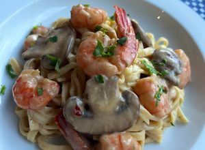 Foto principal de Pasta de camarones y champiñones ✨