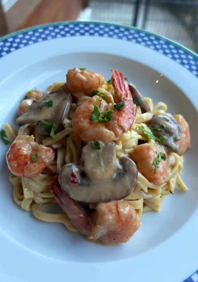Una foto de Pasta de camarones y champiñones ✨