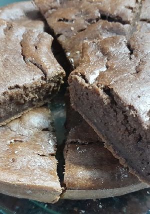 Una foto de Torta húmeda de banana y chocolate