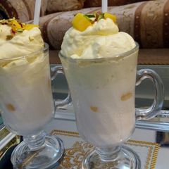 A picture of Mango dalgona milkshake.